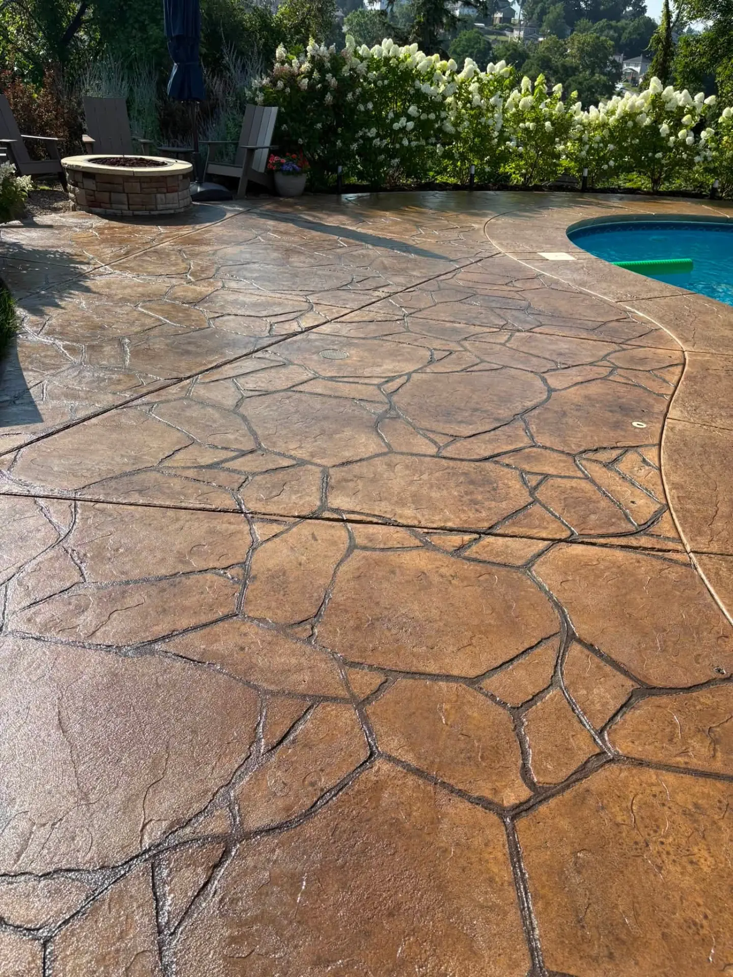 Stamped flagstone concrete pool patio